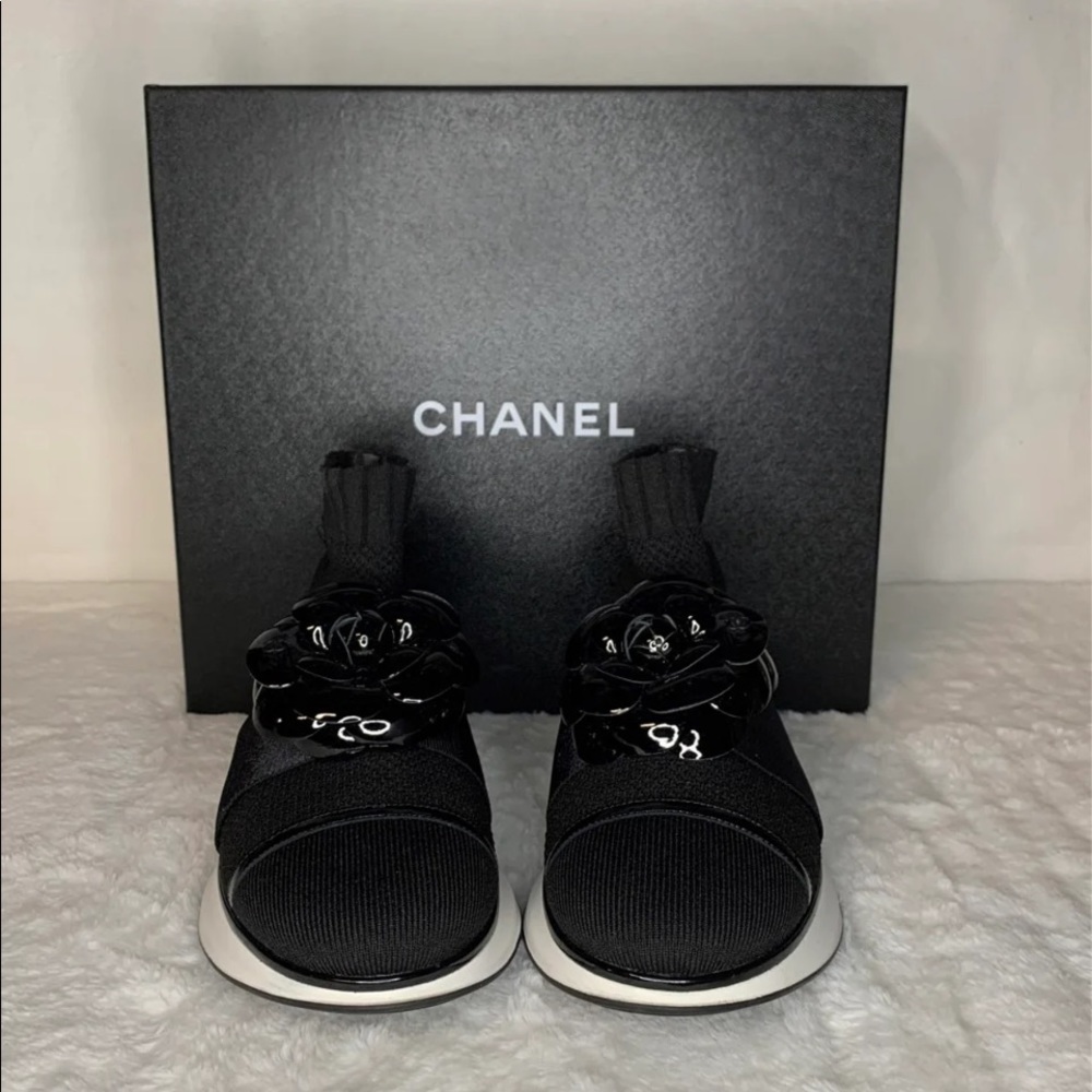 LikenewCHANEL blackknit patent calfskin camellia .